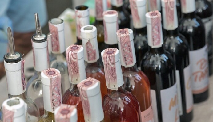 В Украине введут е-марку на алкоголь и сигареты: за что проголосовали в Раде