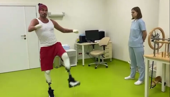 Путинист и партнер жены Пескова на льду показал себе с ампутированными конечностями: видео