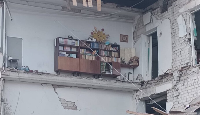 Оккупанты разрушили школу на Донетчине: есть погибшие и пострадавшие