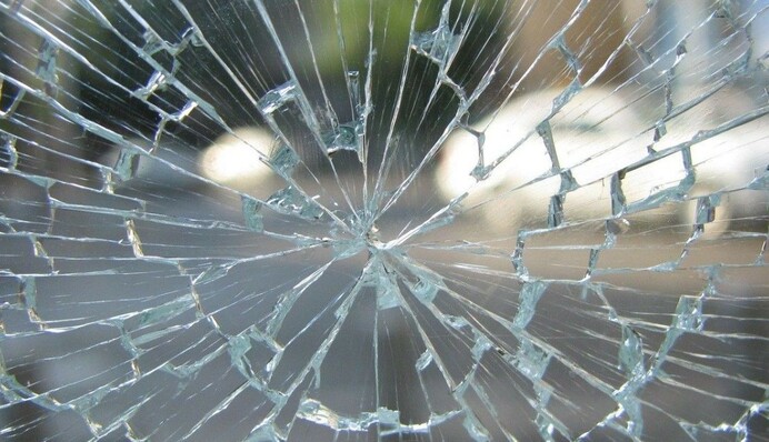 Що робити, якщо тріснуло лобове скло: поради автомобілістам