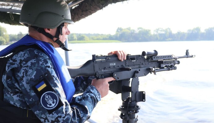 В акватории Киевского моря прошли масштабные учения ВСУ: фоторепортаж