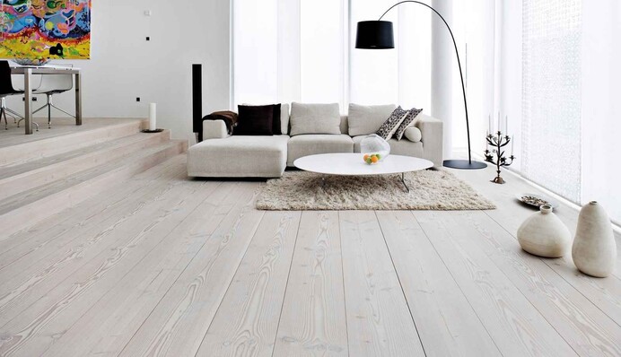 На покритті будуть подряпини: чим не можна мити ламінат у жодному разі