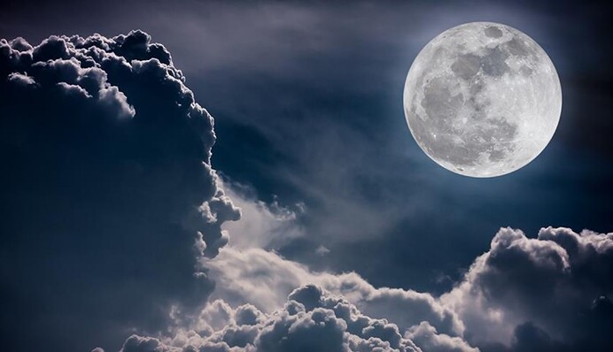 Над Землею зійде Супермісяць: три ритуали, які треба зробити в цей день для щастя і гармонії