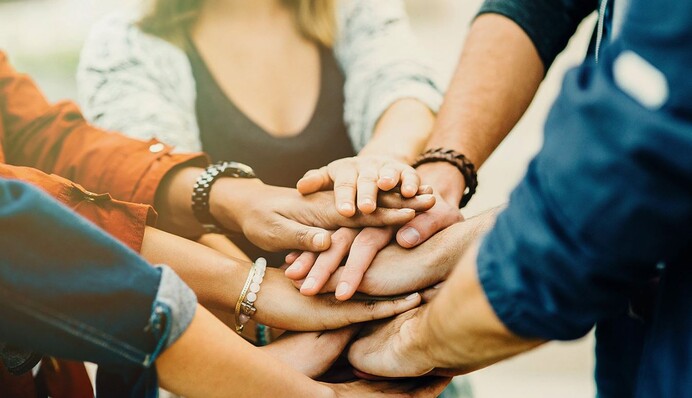 Лучше с ними не дружить? Три знака Зодиака, которым трудно найти друзей