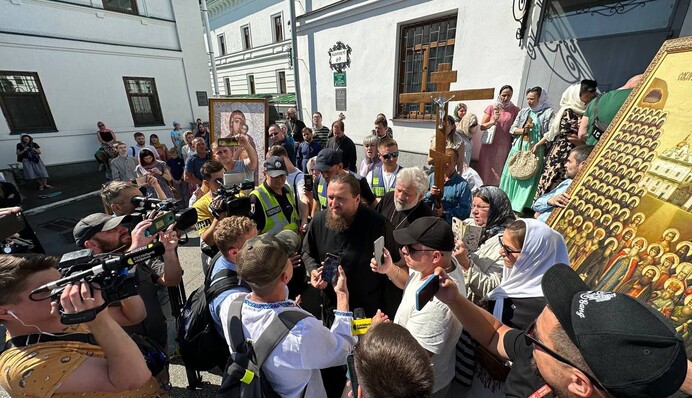 Цей день настав: в  Києво-Печерській лаврі  комісія Мінкульту намагається опечатати корпуси