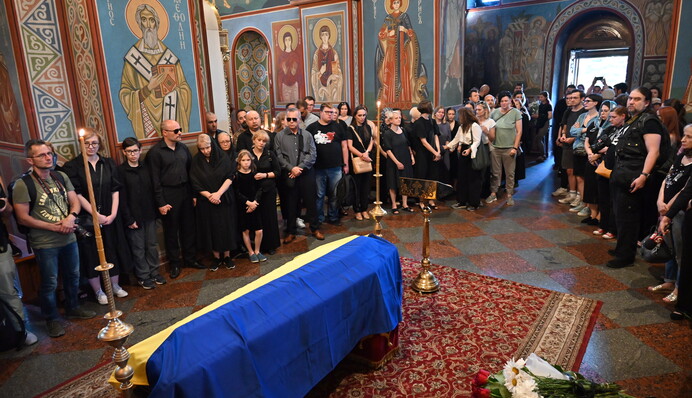 В Києві попрощалися з вбитою росіянами письменницею Вікторією Амеліною: фото і відео