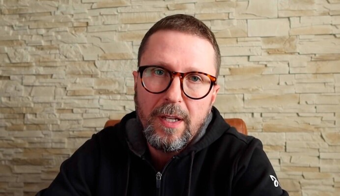 Допомагав знімати фейкові відео про українських полонених: Шарій отримав нову підозру в Україні