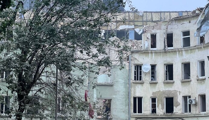 Патрульні показали перші хвилини після удару РФ по Львову: відео