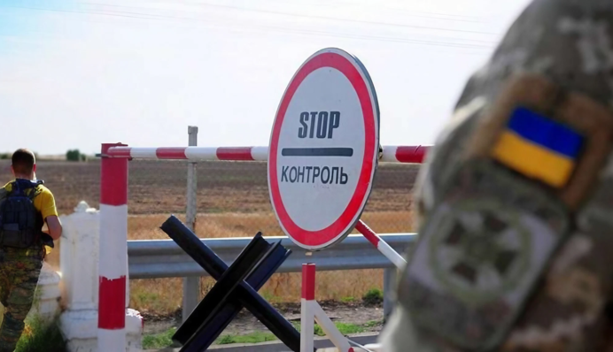 З перетином кордону є нюанси: чи можуть не випускати з України 17-річних хлопців