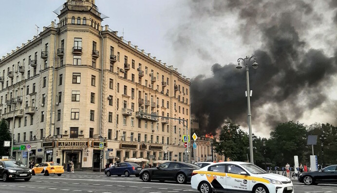 В центре Москвы вспыхнул сильный пожар: очевидцы говорят о 