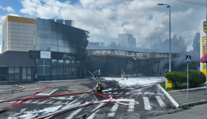 В Киеве потушили пожар на АЗС: Кличко назвал причину возгорания