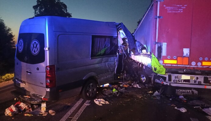 В Польше микроавтобус с украинцами протаранил грузовик: есть жертвы