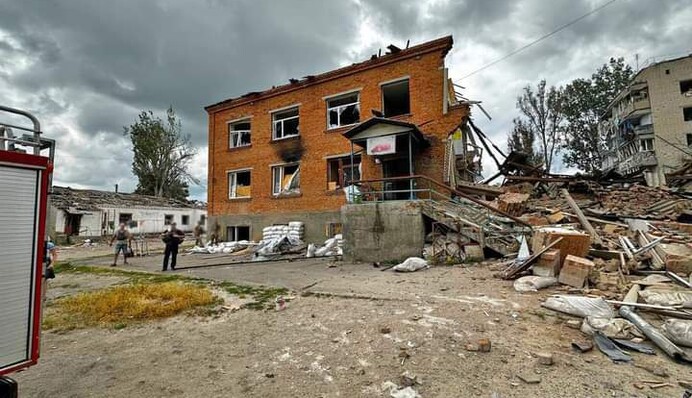 Окупанти вдарили по пункту видачі гумдопомоги в Оріхові, є загиблі і багато поранених: фото