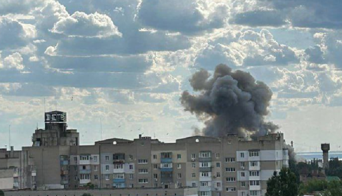 У оккупантов мощные взрывы в Бердянске, Скадовске и Токмаке: фото и подробности о 