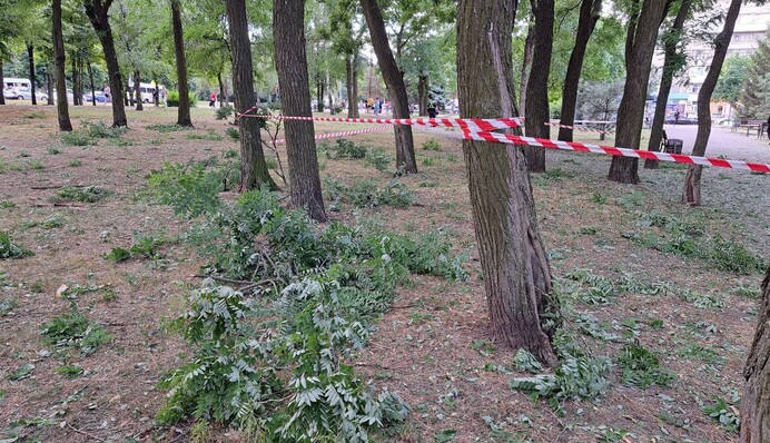 Серед постраждалих – дитина: росіяни вдарили по Запоріжжю, є поранені, фото і відео