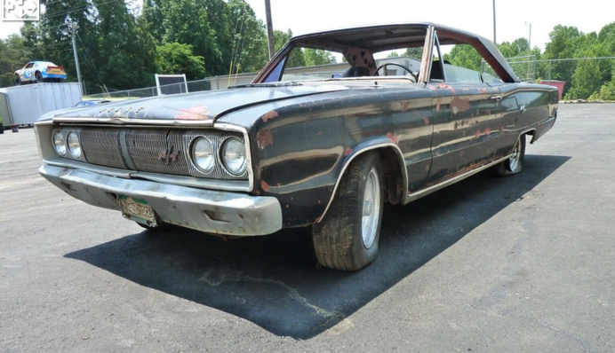 Простояв в гаражі майже 50 років: американець знайшов раритетний Dodge Coronet, фото