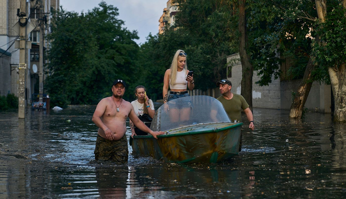 Пострадавшим при подрыве Каховской ГЭС помогут деньгами: как получить 5000 гривен