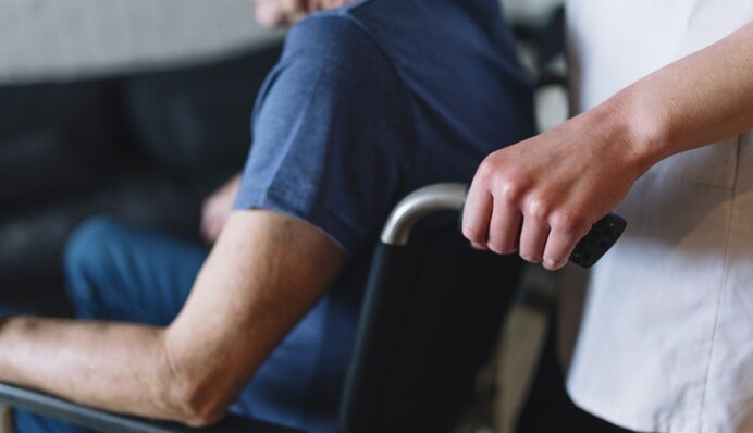 Вакансия – уход за человеком: где в Украине готовы платить 750 гривен в сутки