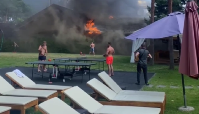 Под Киевом загорелся элитный ресторан Queen Country Club: огонь охватил детскую комнату