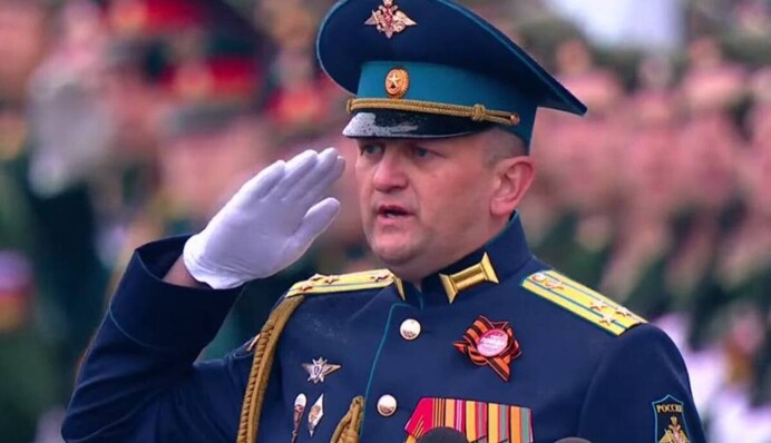 Успешно демобилизован: еще один российский комбриг поехал на "концерт Кобзона"