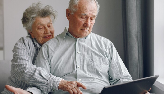 Кому и на сколько повысили пенсии в июле: в лидерах - нардепы