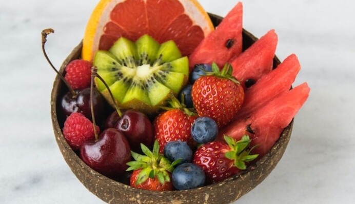 Как питаться в жару: диетолог назвала полезные и вредные продукты