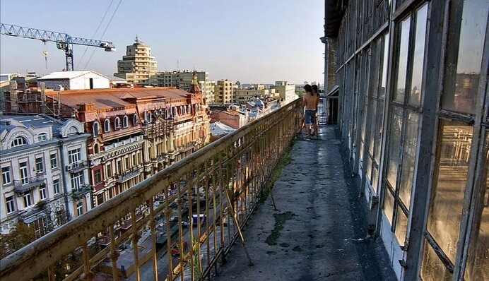 Забута краса: в центрі Києва стоїть порожнім готель, де Гашек писав про пригоди Швейка, фото