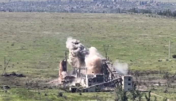 У справу вступила артилерія: ЗСУ влаштували росіянам пекло в Мар'їнці, відео