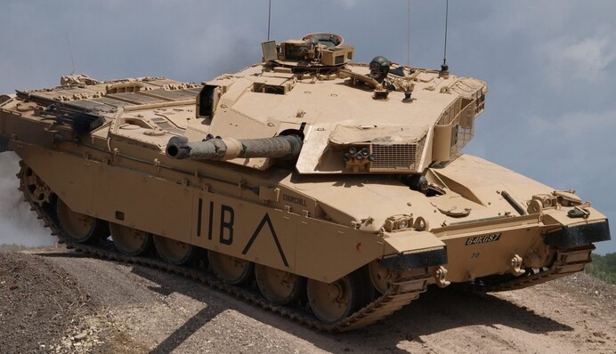 Британські танки Challenger 1 вже готують до відправки в Україну: фото і відео