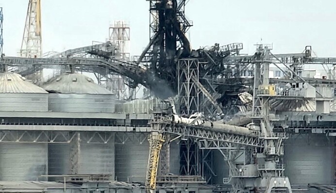 Атака по Одессе: появились фото разрушенных зерновых терминалов и портовой инфраструктуры