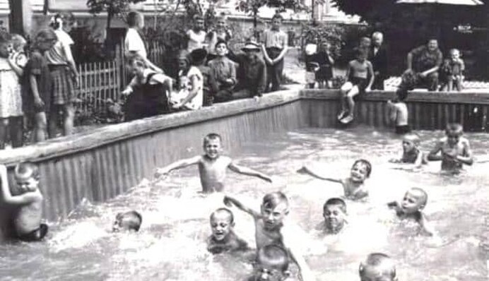 Как в 1950-е выглядел уличный детский бассейн на проспекте в Киеве: архивное фото