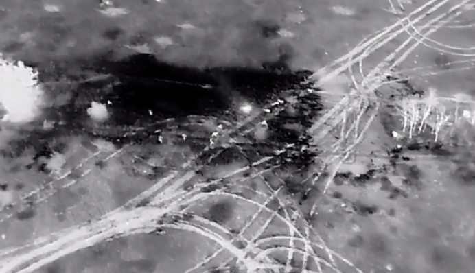 Кассетные боеприпасы делают больно врагам: ВСУ показали впечатляющее видео удара