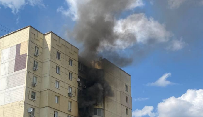 В одному з районів Києва загорілася багатоповерхівка: є жертви, фото