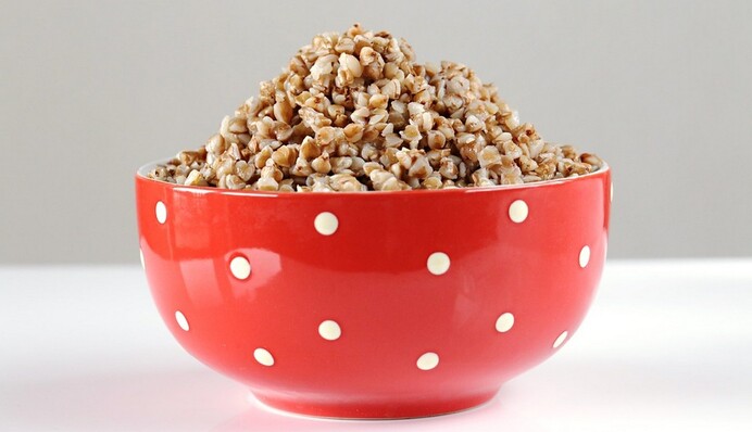 Гречневая каша и не только: какие продукты полезно употреблять людям с повышенным давлением