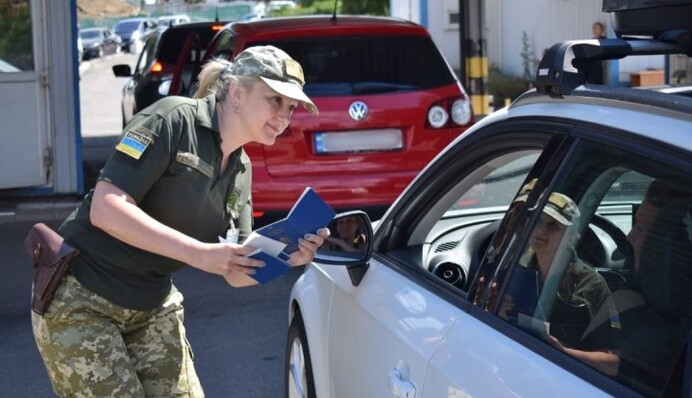 Когда заработает Е-очередь на границе для автобусов и легковушек: Шмыгаль назвал дату