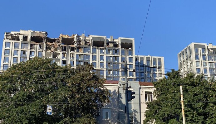 В доме жили люди: власти Днепра оконфузились с заявлением о поврежденном ракетой ЖК 