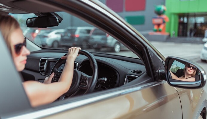 Не все это знают: почему зеркала в авто показывают по-разному