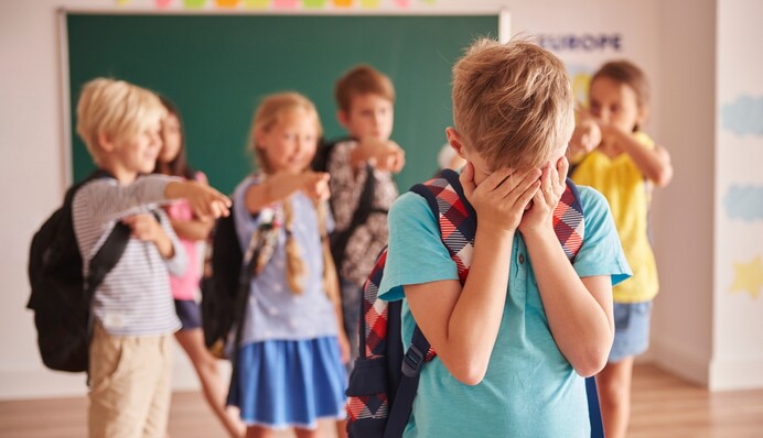 Дитину побили на очах у вчительки: на Київщині стався кричущий випадок у ліцеї, відео