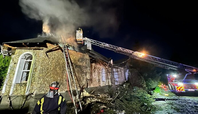 Уже четыре: на Киевщине увеличилось число домов, пострадавших от обстрела