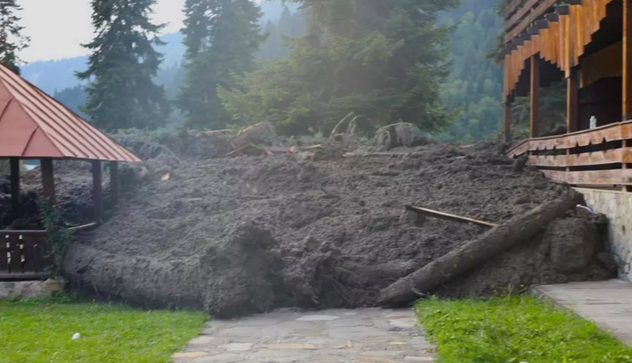 У Грузії сталося сходження селі: багато загиблих, кадри з місця трагедії
