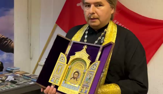 Шойгу, де боєприпаси? Окупантам на передову привезли ікону від Путіна, фото