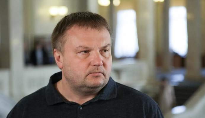 Денисенко после скандала с запретом выезда мужчинам выдал новую 