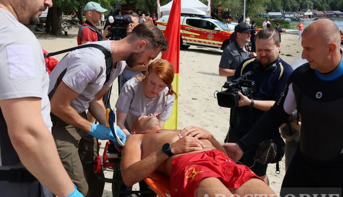 В Києві навчали рятувати людей на воді: фоторепортаж