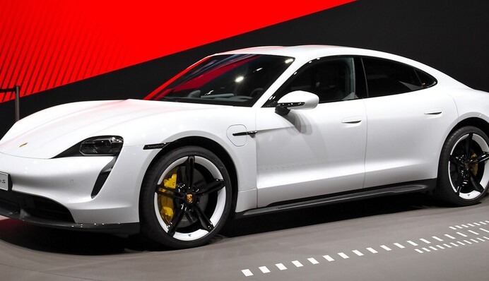 Продажі Porsche і Lexus побили рекорди: українці під час війни почали скуповувати елітні авто