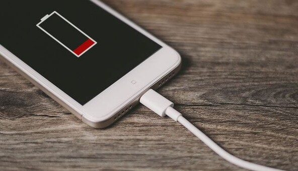 Может снова понадобиться зимой: семь способов быстро зарядить телефон, когда нет света