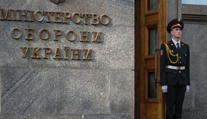 Скандал із закупівлею військової форми: Міноборони висунуло свою версію