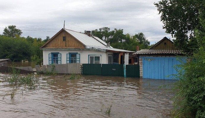 Уссурійськ пішов під воду через прорив дамби: відео масштабного потопу в РФ