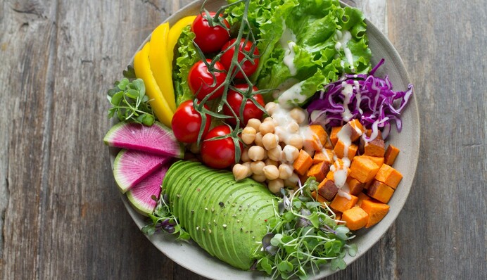 Як знизити тиск за допомогою харчування: лікар назвав найкращу дієту