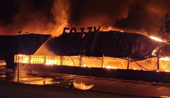 Росія тричі за ніч атакувала Одесу ракетами і дронами: спалахнуло кілька пожеж, є поранені, фото і відео