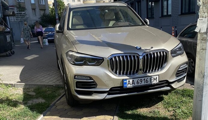 До стоянки - 10 м: в Киеве 